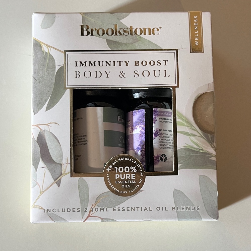 Brookstone Wellness Essential Oil Set - White and Purple